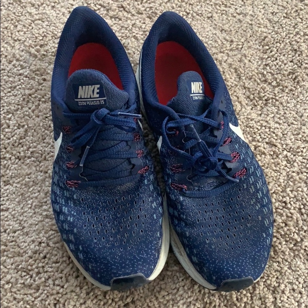 Nike Zoom Pegasus 35s running shoes